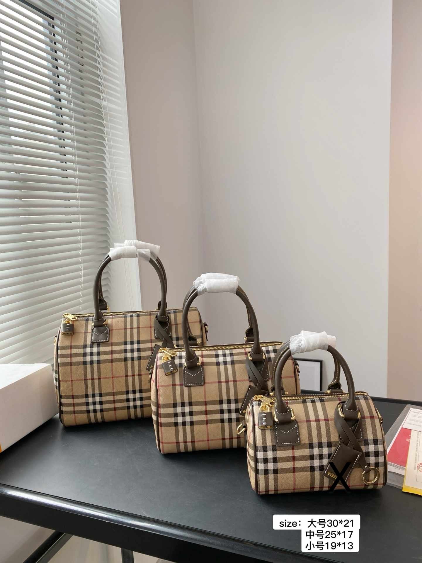 Designer handbag pre-order / 1:1 quality / turnaround time 2-4 weeks