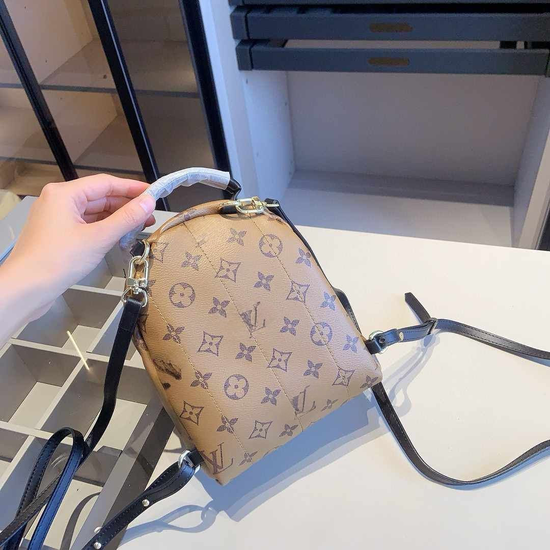 Designer handbag pre-order / 1:1 quality / turnaround time 2-4 weeks / size 16*21cm